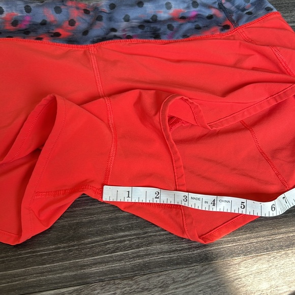 Lululemon Speed Up Shorts - Picture 5 of 7